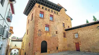 La Casa Guijarro de La Iglesuela del Cid, un destacado ejemplo de arquitectura renacentista.