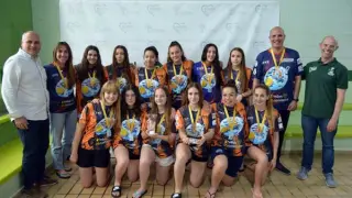 Las chicas de la Escuela de Waterpolo Zaragoza ganaron el Torneo Poloamigos.