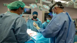 Imagen de la operación de cáncer de mama con tecnología 5G y realidad aumentada entre España y Portugal.