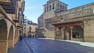 Plaza de la Catedral de la San Pedro de Jaca.