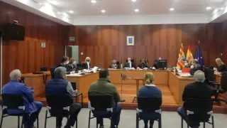 Los acusados, durante la primera sesión del juicio celebrada ayer en la Audiencia Provincial de Zaragoza.