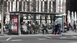Marquesina del autobús urbano en la plaza de España de Zaragoza.
