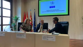 Pilar Aznar, Carlos Gómez y Jesús Sánchez durante la presentación de la memoria de 2021.