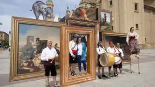 Arrancan las fiestas goyescas en Zaragoza, con photocall en la plaza del Pilar