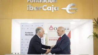 José Luis Rodrigo, director general de Fundación Ibercaja, y Fernando Galdámez, presidente de la Fundación Federico Ozanam.