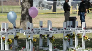 Lugar de recuerdo a las 21 víctimas de Salvador Ramos en Uvalde