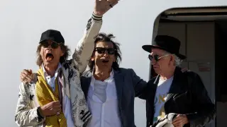 Ronnie Wood and Keith Richards of the Rolling Stones arrive at Adolfo Suarez Madrid-Barajas Airport, in Madrid, Spain, May 26, 2022. REUTERS/Juan Medina MUSIC-ROLLING STONES/SPAIN