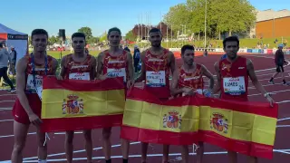 Carlos Mayo y el resto del equipo español de atletismo.