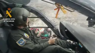 Una imagen del rescate en helicóptero de los barranquistas.