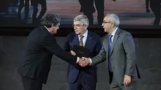 El presidente del COE, Alejandro Blanco, y el del COI, Thomas Bach, este miércoles en Madrid.