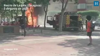 Un autobús se incendia en Zaragoza