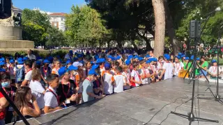 Cientos de escolares de Aragón venden sus productos en el mercadillo de la Fundación Ibercaja
