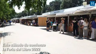 48 expositores, entre editoriales, librerías e instituciones, instalan sus puestos en el paseo de San Sebastián del Parque Grande José Antonio Labordeta