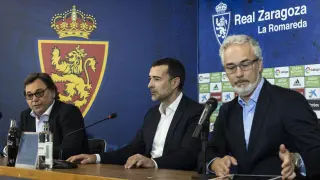Raúl Sanllehí, Juan Carlos Carcedo y Miguel M. Torrecilla, el pasado martes en la presentación del entrenador.