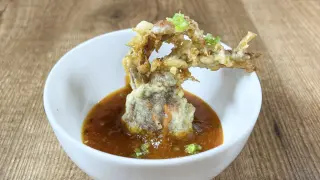 Cangrejo en tempura y salsa malaya