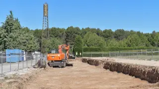 Obras de la futura Base Aragonesa de Fútbol de la SD Huesca en el IES Pirámide.