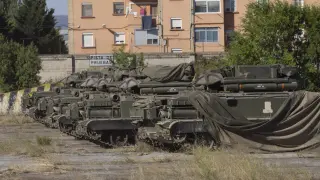 Tanques  en el cuartel de Casetas.