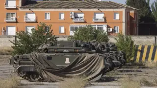 Tanques en el cuartel de Casetas.