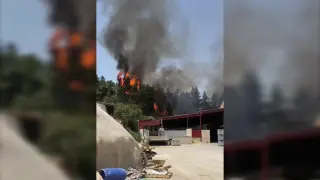 Un incendio en Valderrobres obliga a desalojar un campin y una empresa cárnica