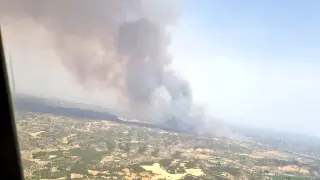 Vista del incendio forestal de Nonaspe.