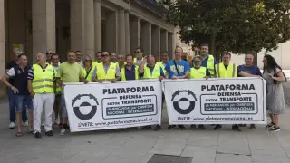Protesta de la Plataforma nacional para la Defensa del Transporte en la plaza del Pilar de Zaragoza.