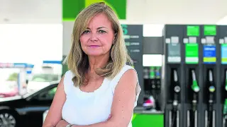 Pilar Soto, presidenta de Aesar, en la estación de servicio que regenta en la Carretera de Castellón.