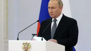 Vladimir Putin ante nuevos egresados a las Fuerzas Armadas rusas.