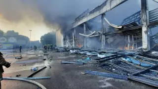 Ataque a un centro comercial en la ciudad de Kremenchuk, en el centro de Ucrania