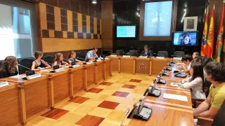 La Ciudad de las Niñas y los Niños de Huesca ha celebrado su último pleno en la sala del plenario del Ayuntamiento.