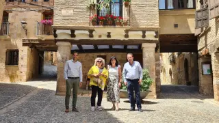 Visita de la directora de Turismo del Gobierno de Aragón, Gloria Pérez, a Alquézar.