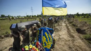 La guerra artillera aumenta el número de muertos ucranianos sin identificar