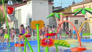 La zona infantil de la piscinas de Tauste.