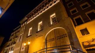La fachada de la Casa Artiach del palacio de Montemuzo de Zaragoza ya está rehabilitada.