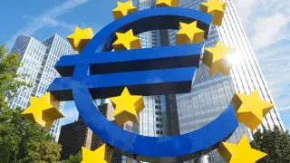 Figura del euro en Fráncfort.