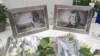 Retratos de las víctimas en el colegio de Tarbes, donde se les rindió homenaje.
