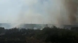 El incendio en un aerogenerador se extiende en La Muela