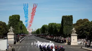Aircraft of the Patrouille de France fly during the annual Bastille Day military parade in Paris, France, July 14, 2022. REUTERS/Sarah Meyssonnier FRANCE-NATIONALDAY/PARADE