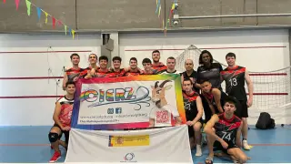 El equipo de voleibol de la AD Cierzo proLGTB+