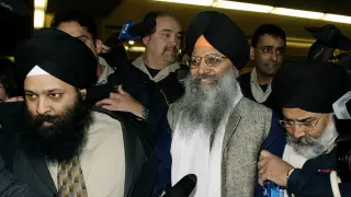 FILE PHOTO: Sikh activist Ripudaman Singh Malik smiles as he leaves Vancouver court after verdict in Air India ...