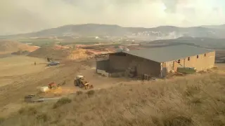 Los agricultores de la zona se movilizan para frenar el incendio en Ateca