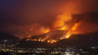 Incendio forestal en la localidad de O Barco de Valdeorras (Orense)