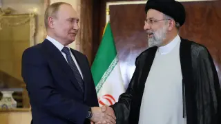 Putin junto al presidente iraní, Raisi, este martes en Teherán.