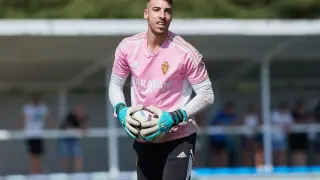 Daniel Rebollo, nuevo portero del Real Zaragoza, en la mañana de este martes en el entrenamiento en Boltaña.