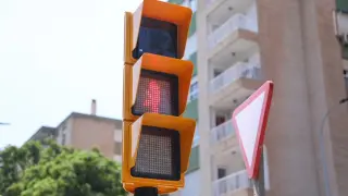 El barrio de Huelin de Málaga ya tiene su semáforo ornamental en homenaje a Chiquito de la Calzada