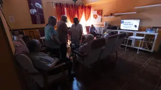 Los ancianos, de vuelta en la residencia de Villarroya de la Sierra.