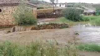 El río Guadalope, desbordado en Villarroya de los Pinares
