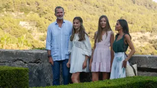 El rey Felipe VI, la reina Letizia, la princesa Leonor y la infanta Sofía visitan la Cartuja de Valldemossa como parte de sus vacaciones, en Valldemossa, Mallorca