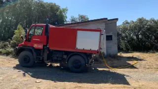 Suministro de agua a Campodarbe por parte de los bomberos de la Diputación de Huesca.