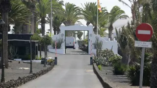 Vista de la residencia real de La Mareta, en Costa Teguise (Lanzarote), a donde ha llegado este miércoles el presidente del Gobierno, Pedro Sánchez, junto a su familia para pasar sus vacaciones.
