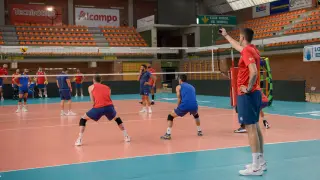 La Selección Española de voleibol en el entrenamiento previo al encuentro con Eslovaquia.